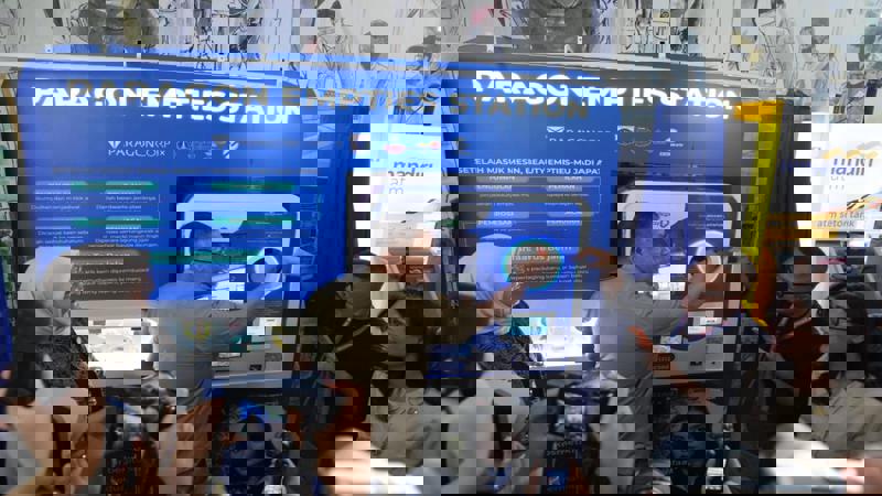 Cover Drop Box Kemasan Skincare Hadir di Halte CSW, Dorong Warga Pilah Sampah dari Sumber